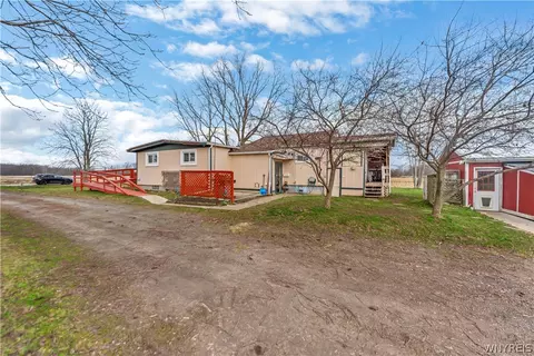 2405 Checkered Tavern Rd, Hartland, NY 14008 photo 3