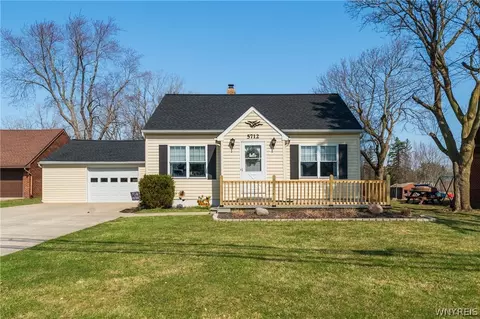 5712 Broadway St, Lancaster, NY 14086