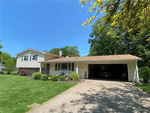 2 Miller Dr, Yates, NY 14098