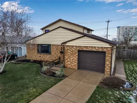 4 Surfside Pkwy, Cheektowaga, NY 14225