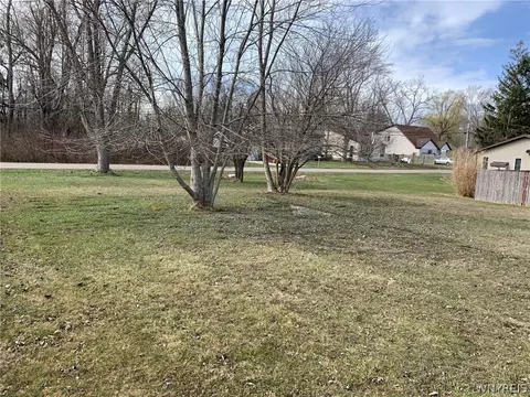 9405 Fairview St, Evans, NY 14006 photo 5