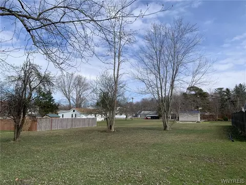 9405 Fairview St, Evans, NY 14006 photo 3