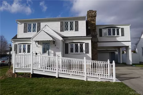 772 Pioneer Dr, North Tonawanda, NY 14120