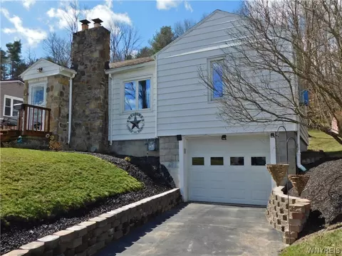 34 Prospect St, Cuba, NY 14727