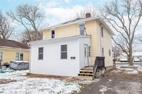 126 Myrtle St, Le Roy, NY 14482