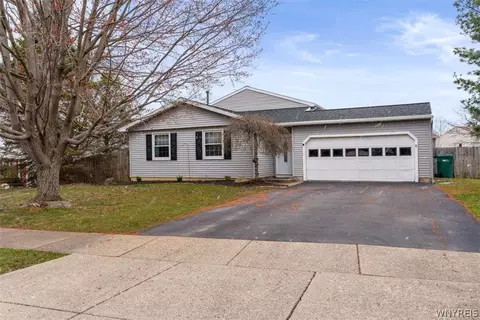 4201 Polly Ln, Hamburg, NY 14075