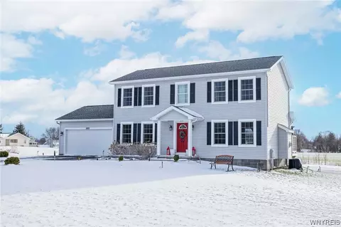 8929 Clipnock Rd, Stafford, NY 14143