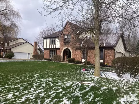 8280 Lisa Ln, East Amherst, NY 14051