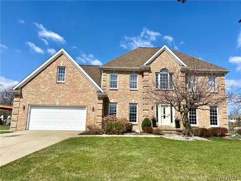 5454 Center Pine Ln, Buffalo, NY 14221