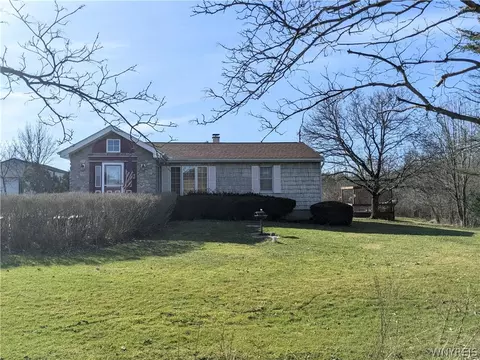922 Two Rod Rd, Marilla, NY 14102