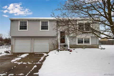 16 Crofton Ct, West Seneca, NY 14224