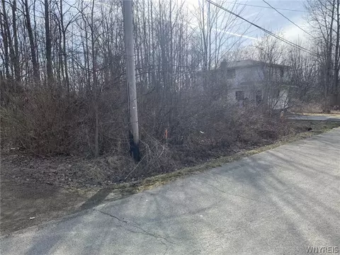 523 Sycamore Ave, Evans, NY 14006