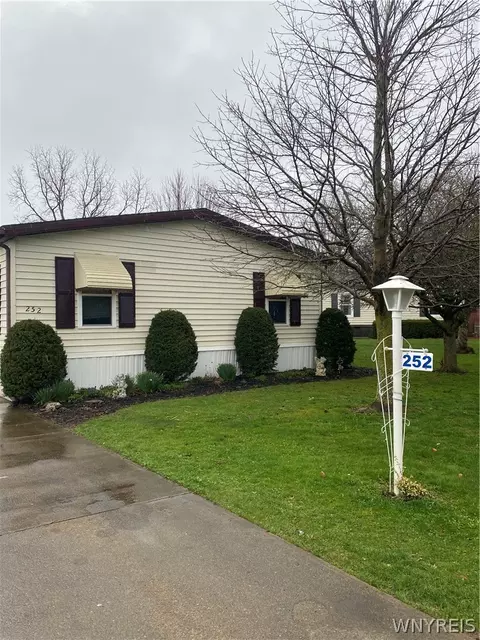 252 Skyview Dr, Arcade, NY 14009