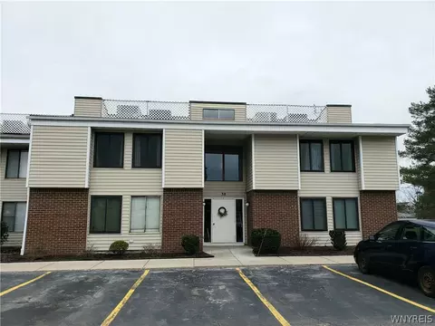 38 Beehunter Ct #D, East Amherst, NY 14051