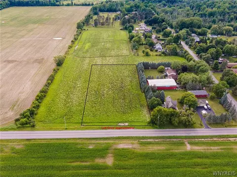 5810 Salt Rd, Clarence, NY 14031