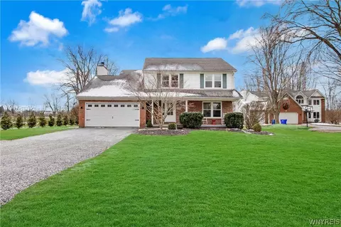 5558 Oakwood Dr, Pendleton, NY 14120