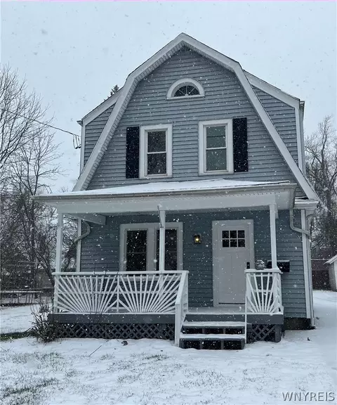 2970 Mckoon Ave, Niagara Falls, NY 14305