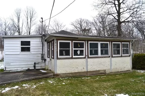 8613 Larch St, Evans, NY 14006
