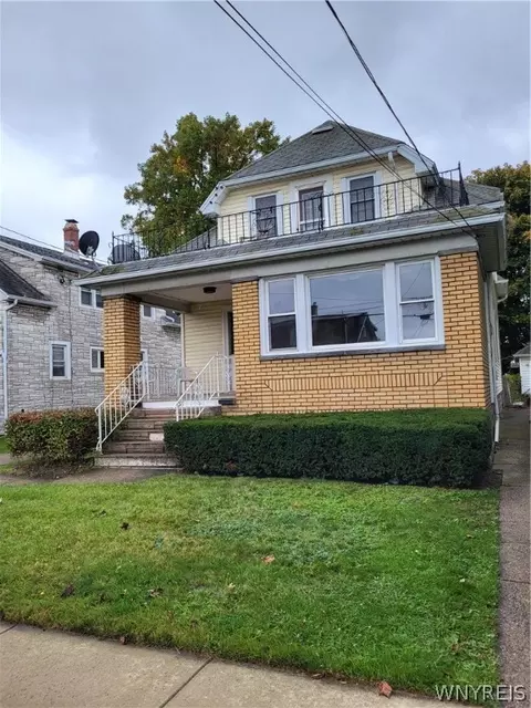 38 Meadowbrook Pkwy, Cheektowaga, NY 14206