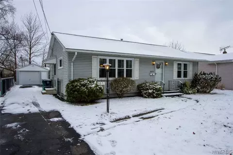 1071 98th St, Niagara Falls, NY 14304