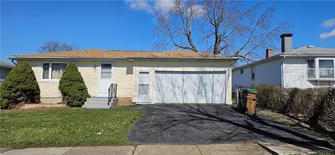 52 S Seine Dr, Cheektowaga, NY 14227