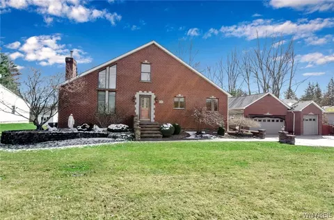 7367 Bear Ridge Rd, Pendleton, NY 14120
