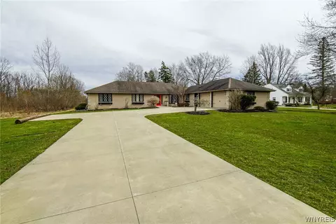 137 Ransom Rd, Lancaster, NY 14086