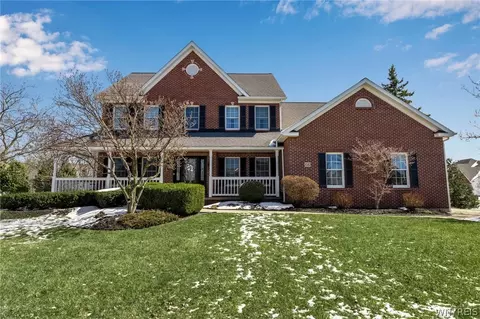 8582 Lakemont Dr, East Amherst, NY 14051