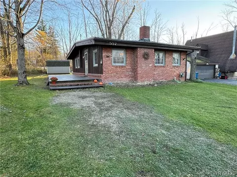 557 Eisenhower Ave, Evans, NY 14006
