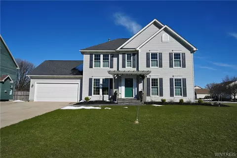 45 Falconcrest Ln, Orchard Park, NY 14127