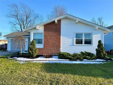 195 Millwood Dr, Tonawanda, NY 14150