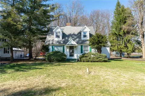 670 South St, Aurora, NY 14052