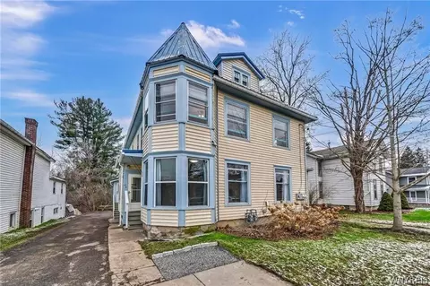 45 S Main St, Holland, NY 14080