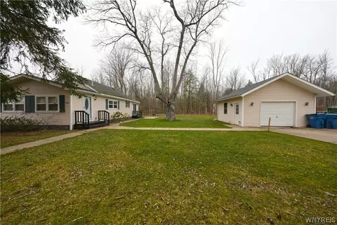 9560 Jamestown St, Evans, NY 14006