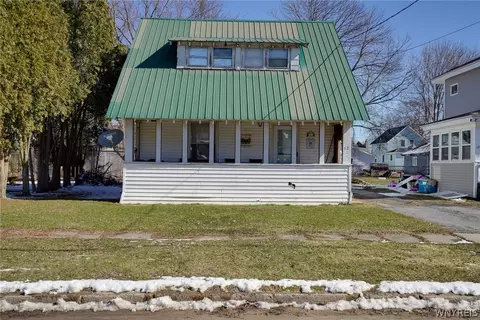 12 Bishop Ave, Massena, NY 13662