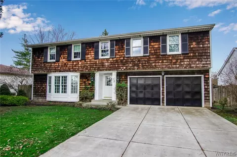 49 Sandhurst Ln, Amherst, NY 14221