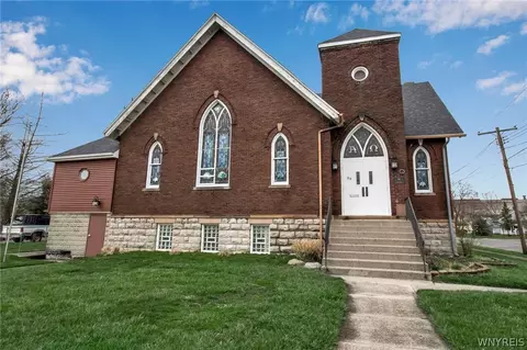 94 Meridian St, Depew, NY 14043