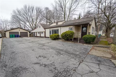 476 78th St, Niagara Falls, NY 14304