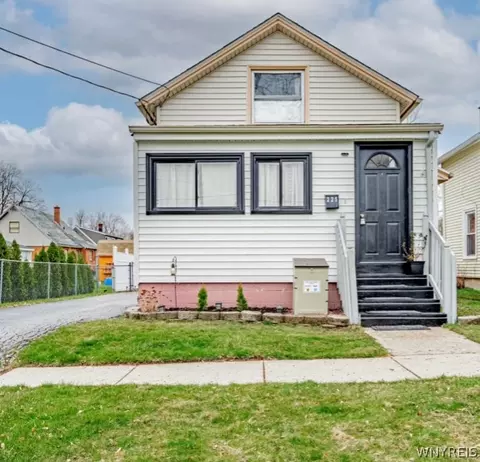 225 Washington St, Lockport, NY 14094