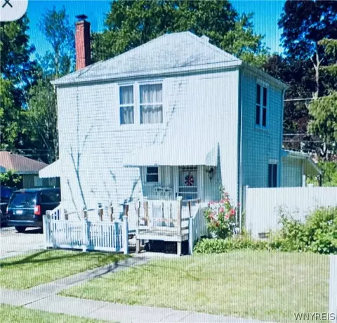 584 76th St, Niagara Falls, NY 14304