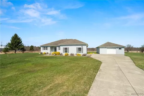 1730 Sturgeon Point Rd, Evans, NY 14047
