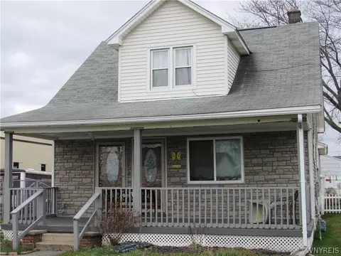 3006 Savannah St, Niagara, NY 14305