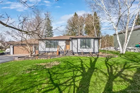 660 Bowen Rd, East Aurora, NY 14052
