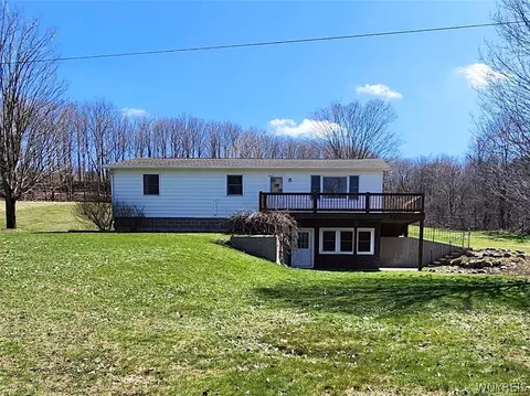7474 Lovers Lane Rd, New Albion, NY 14719