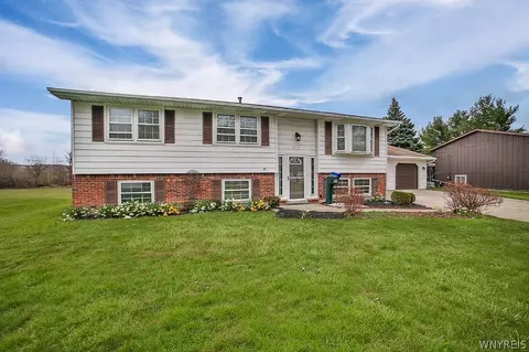 270 Oakwood Dr, Amherst, NY 14221