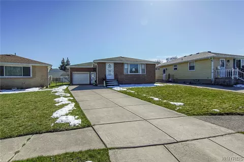 27 Desmond Ct, Tonawanda, NY 14150