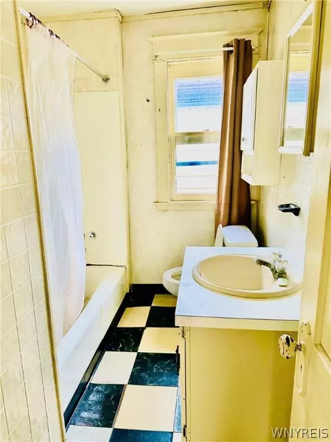 Bath - 70 Humason Ave, Buffalo, NY 14211 photo 2 of 4