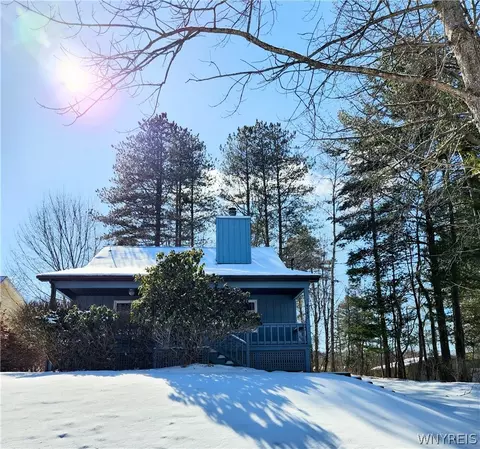 4545 Canterbury Dr, Mayville, NY 14757