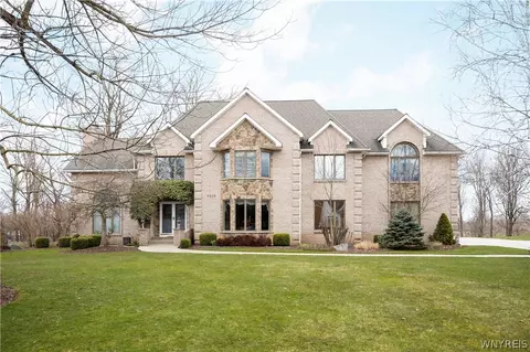 9625 The Maples, Clarence, NY 14031