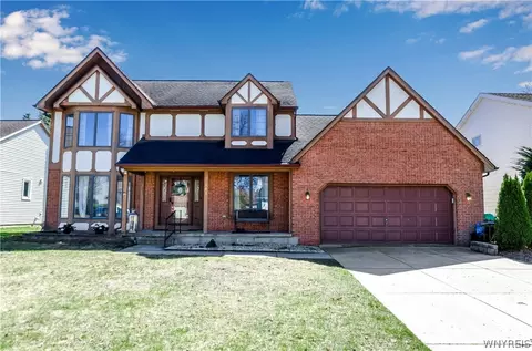 141 Londonderry Ln, Getzville, NY 14068